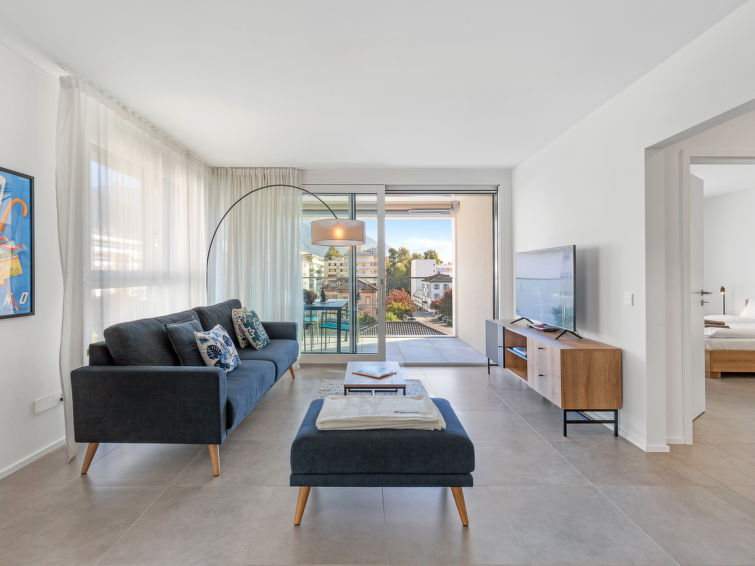 "LocTowers A3.4.2", appartement 2-kamers 57 m2 op de 4e verdieping. Ruim en licht, zeer comfortabel en modern ingericht: open woon-/eetkamer met Kabel-TV en Digitale TV. Uitgang naar het balkon. 1 kam..