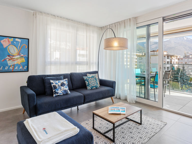 "LocTowers A3.4.3", appartement 2-kamers 57 m2 op de 4e verdieping. Ruim en licht, zeer comfortabel en modern ingericht: open woon-/eetkamer met Kabel-TV en Digitale TV. Uitgang naar het balkon. 1 kam..