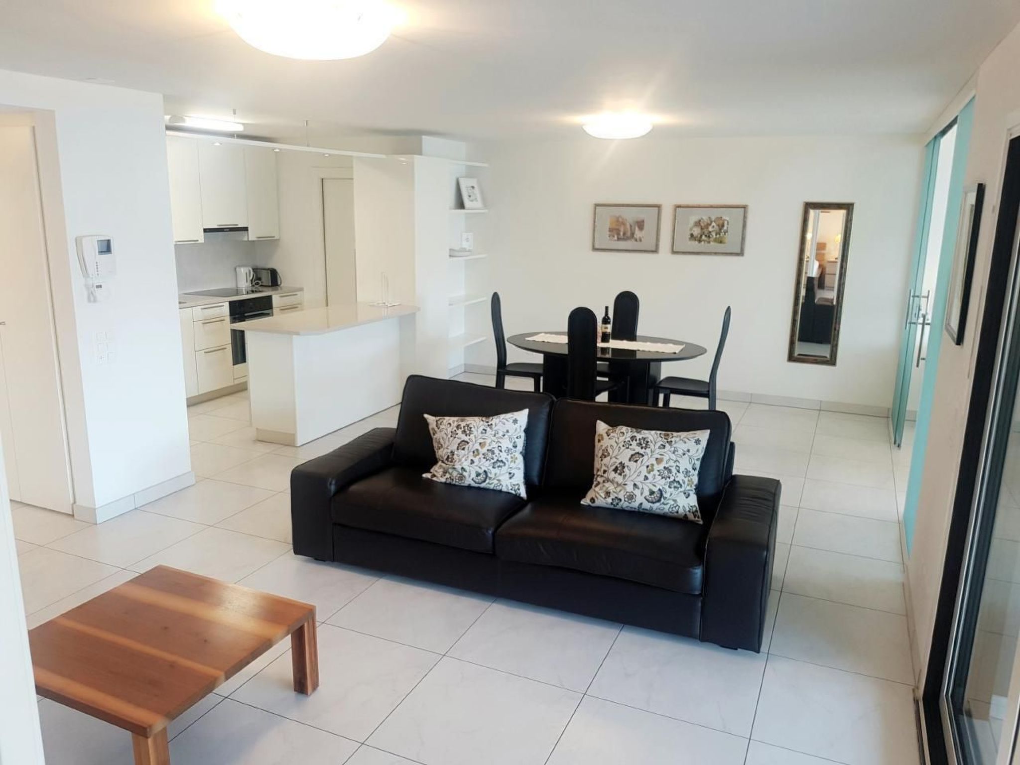 Modern mit atemberaubendem Seeblick Apt 406