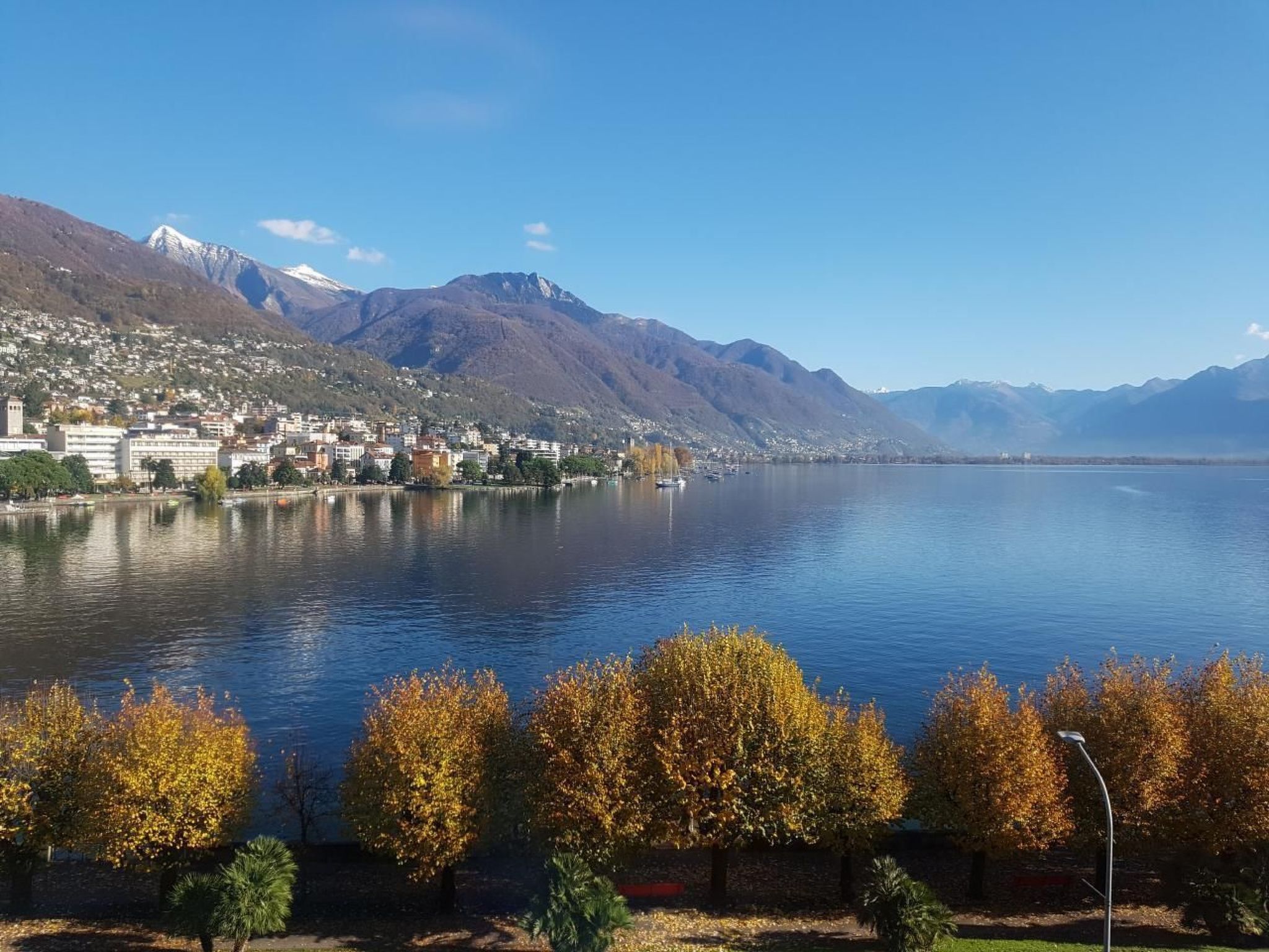 Modern mit atemberaubendem Seeblick Apt 406-Buiten