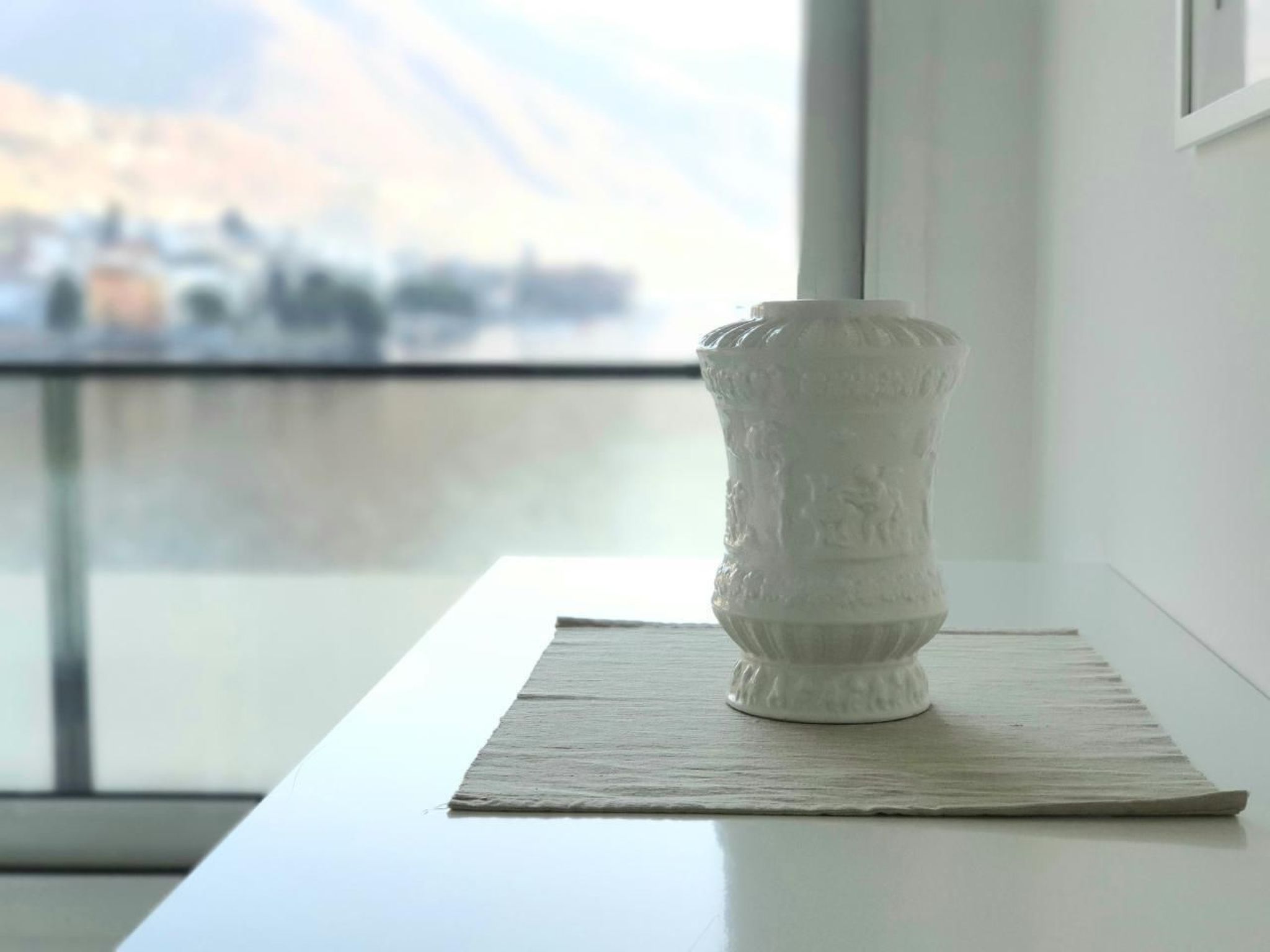 Modern mit atemberaubendem Seeblick Apt 406-Image-tags.info