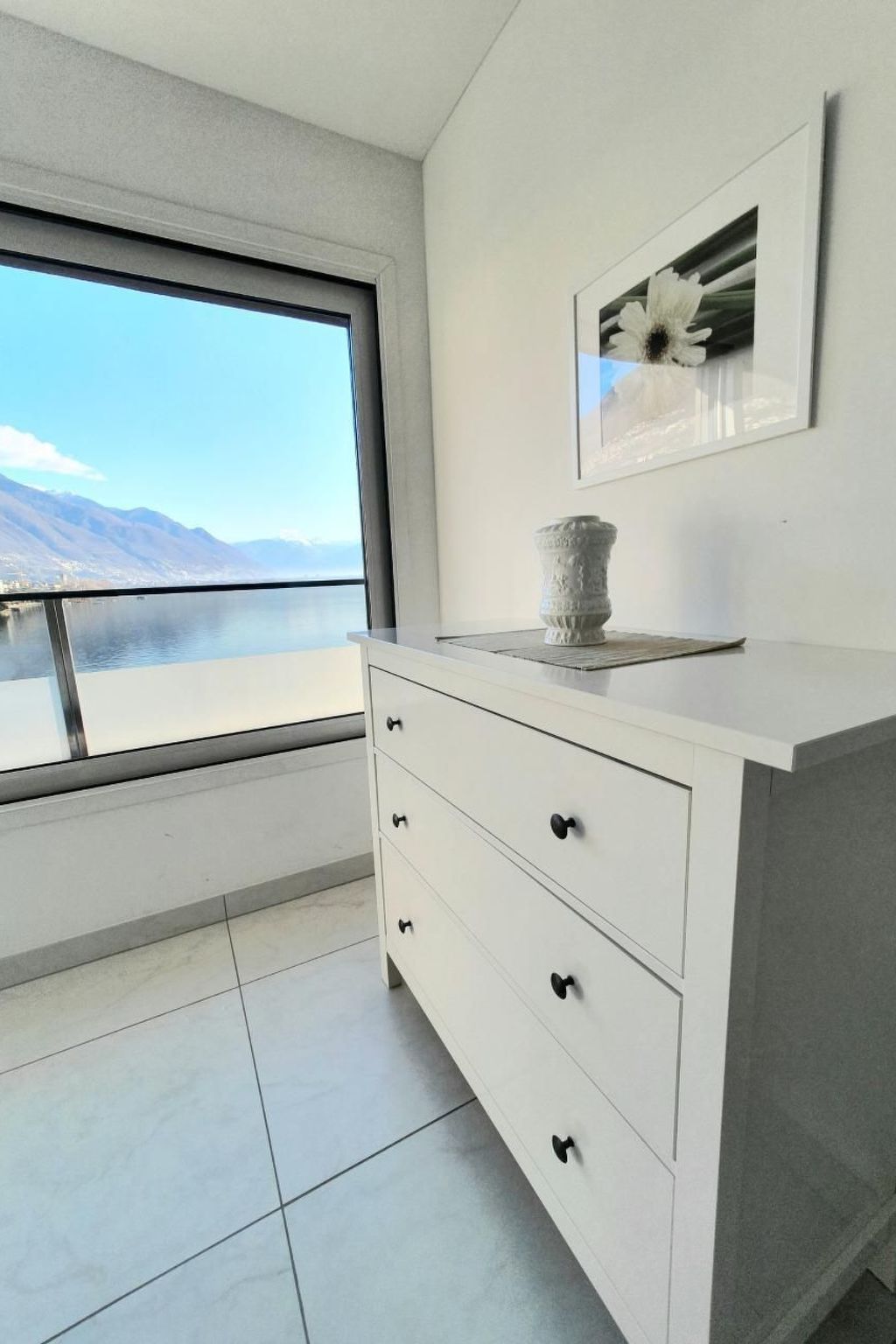 Modern mit atemberaubendem Seeblick Apt 406-Binnen