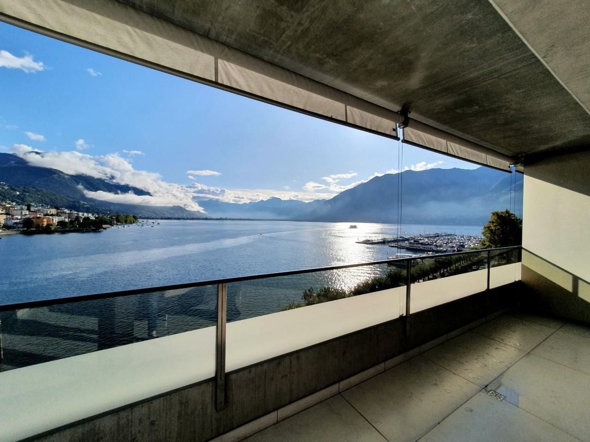 Lake View Penthouse 701