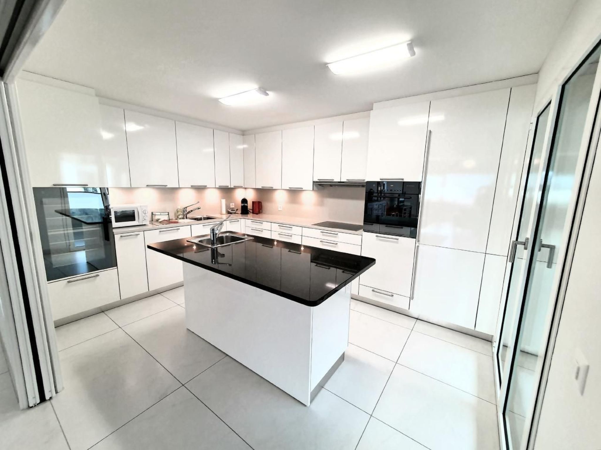 Lake View Penthouse 701-Image-tags.info