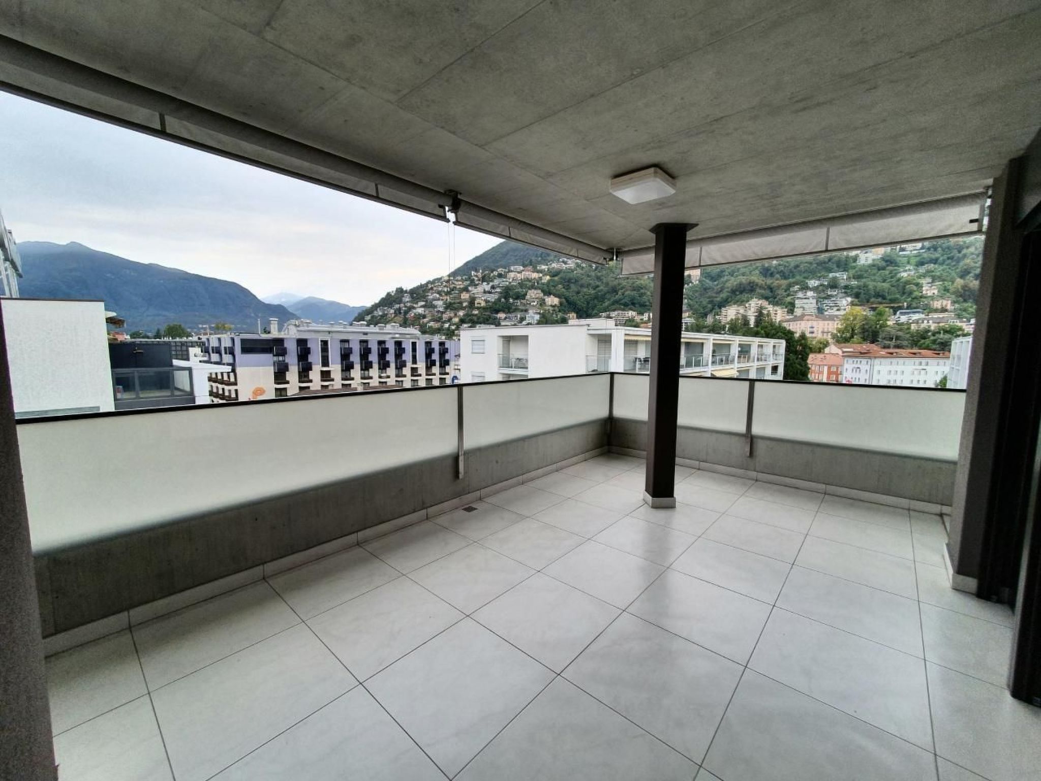 Lake View Penthouse 701-Buiten