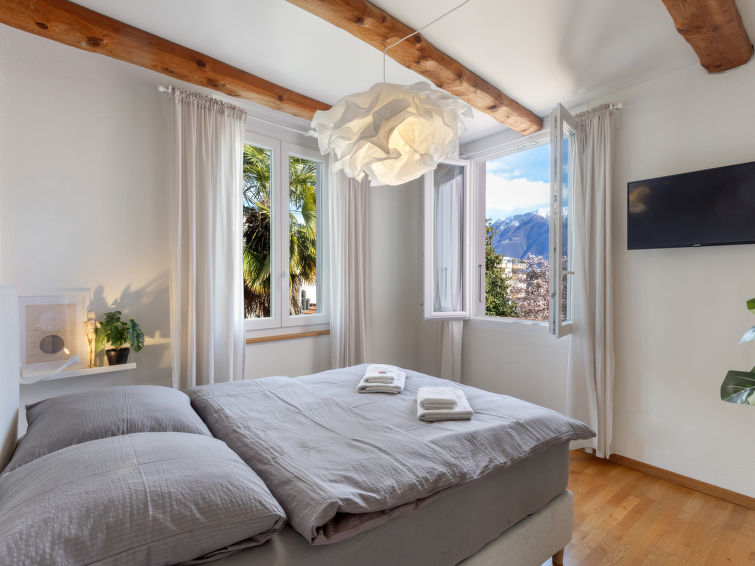"Da Gina Honey Moon Ascona", studio 1-kamer 20 m2 op de 2e verdieping. Het objekt is geschikt voor 2 volwassenen. Licht in 2024, modern en gezellig ingericht: open, Studio met 1 2-pers bed (1 x 140 cm..