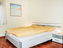 Licht appartement met zwembad, uitzicht en garage in Ascona - thumbnail 5