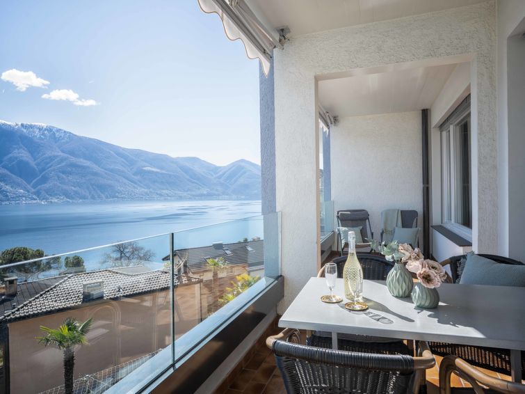 Op 1,3 km van het strand: Ruim appartement met uitzicht in Ascona in Ascona