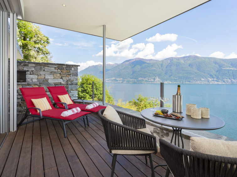 Verwarmd zwembad en sauna bij luxe appartement in Ronco sopra Ascona in Ronco sopra Ascona
