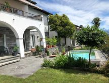 Casa Tintinnio: Vrijstaand vakantiehuis met privézwembad en bergzicht bij Locarno - thumbnail 1