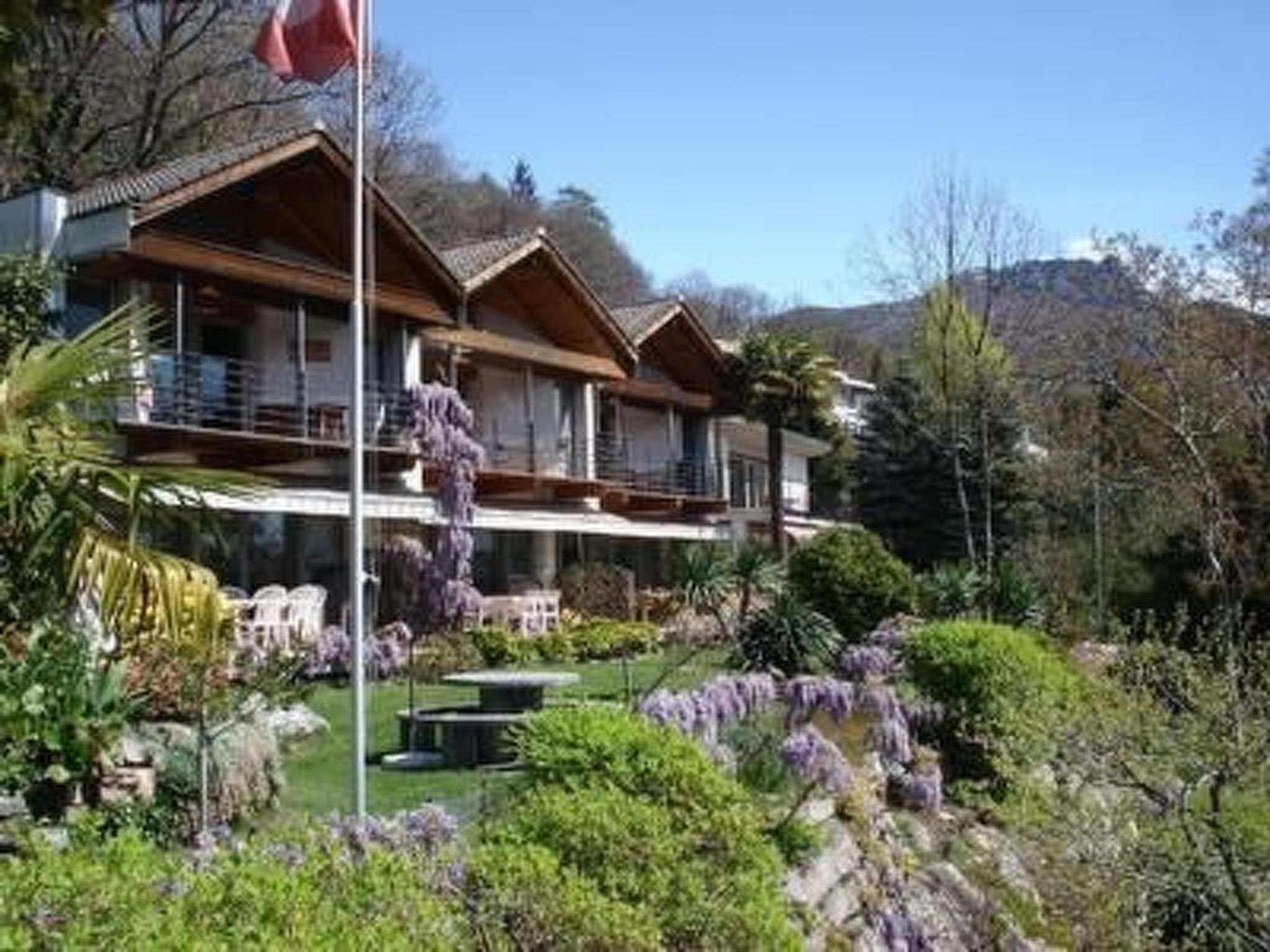 Vakantiehuis met privé zwembad in Brione sopra Minusio (Zwitserland) voor 6 personen