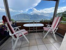 Modern appartement met panoramisch uitzicht op het Lago Maggiore en zwembad - thumbnail 4