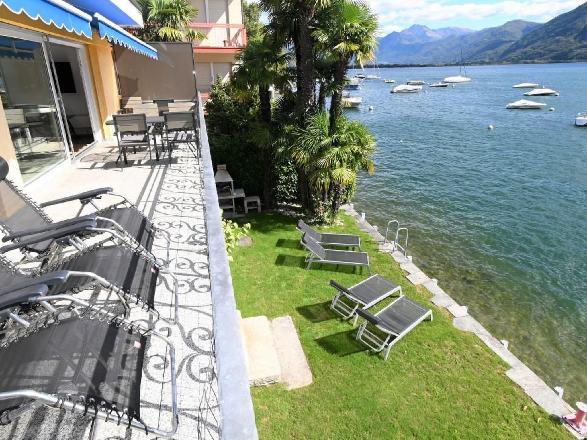 Villa 'Genovese al Lago': Aussergewöhnliche Villa mit eigenem Seezugang, Hallen