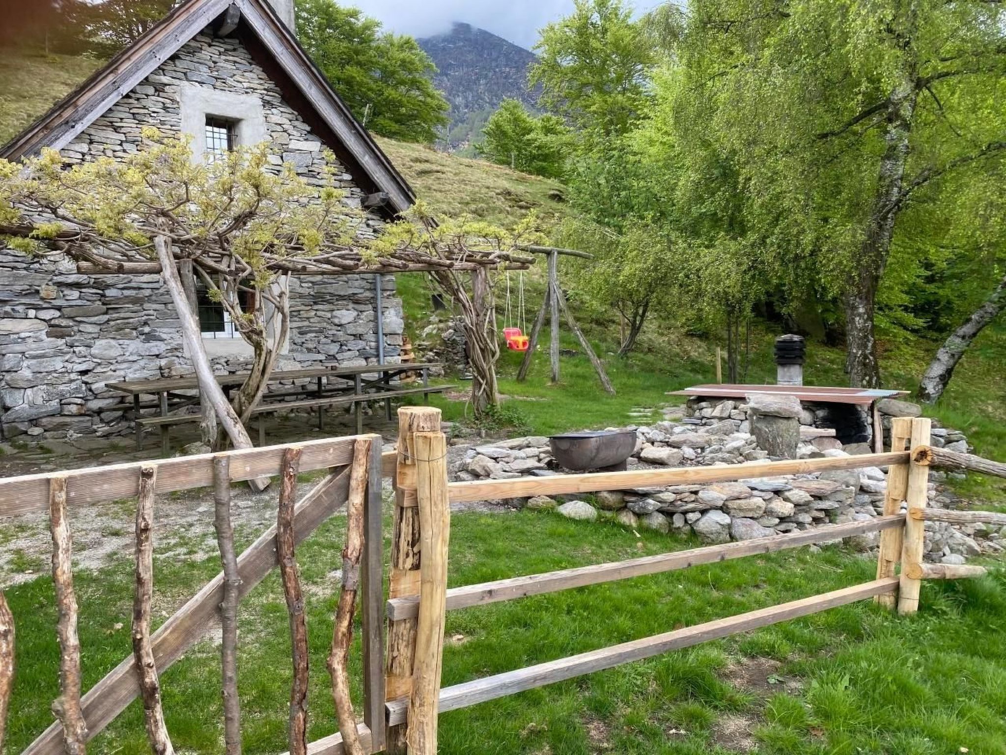 Vakantiehuis met privé zwembad in Intragna (Zwitserland) voor 10 personen