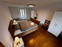 Ruim vakantiehuis voor 11 personen aan de voet van het beschermde bos in Palagnedra - thumbnail 5