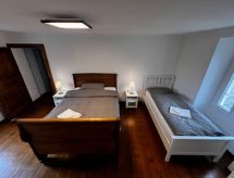 Ruim vakantiehuis voor 11 personen aan de voet van het beschermde bos in Palagnedra - thumbnail 6