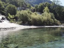 Ruim vakantiehuis met jacuzzi en tuin bij het Lago Maggiore - thumbnail 3