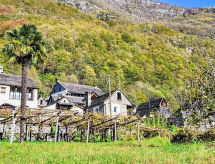 Ca Sina: Eeuwenoud vakantiehuis in het hart van Someo, vlakbij de Maggia - thumbnail 2