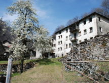 Rustiek vakantiehuis voor 6 personen in zonnig Prato Sornico, vlakbij wandelroutes - thumbnail 1