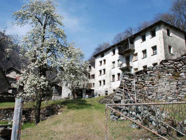 Search and Stay Destinations. Vacation Rentals in Lavizzara, Vallemaggia District - Ticino - Switzerland