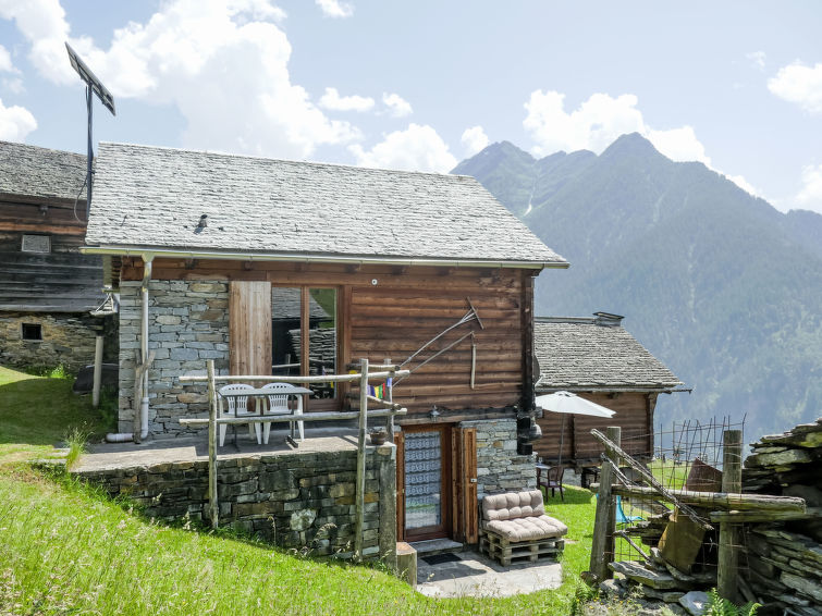 Vakantiehuis met open haard en bergzicht in Malvaglia · 6 pers. in Malvaglia