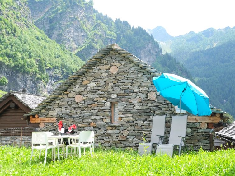4-persoons vakantiehuis Rustico La Dimora met bergzicht in Malvaglia in Malvaglia