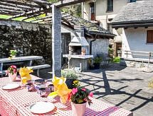 Maison Mona