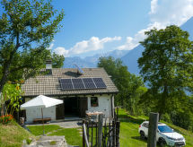 Rustiek vakantiehuis met privétuin en bergzicht bij Leontica - thumbnail 1