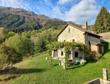Vrijstaand bergvakantiehuis Rustico Montanara op 1130m in Acquarossa - thumbnail 1