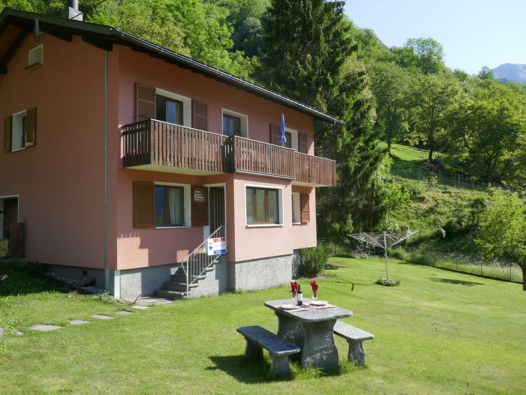 Bergzicht en rust in appartement Lara in Olivone in Olivone