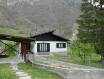 Rustiek chalet met omheinde tuin en bergzicht nabij Olivone - thumbnail 1
