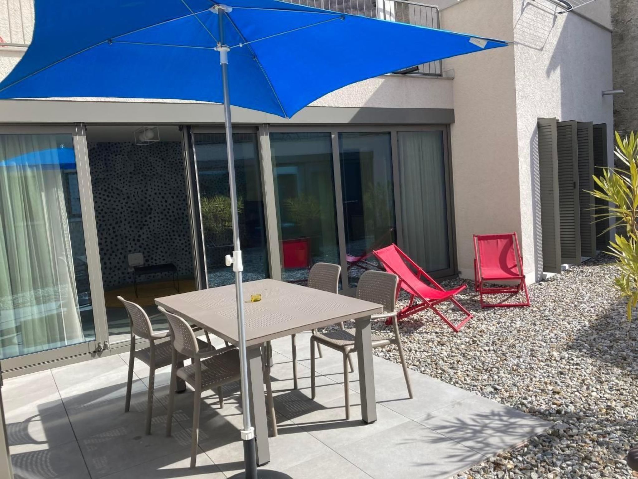 Mit Bergblick-Dehors