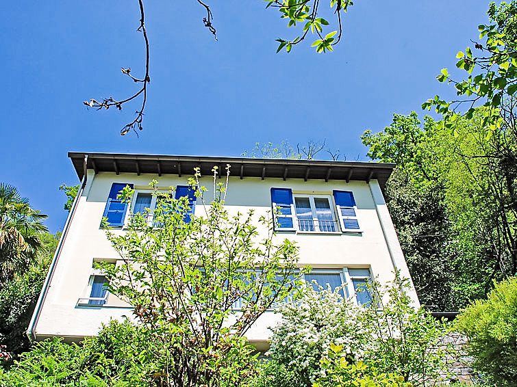 6-persoons vakantiehuis in Bissone met meer- en bergzicht in Bissone