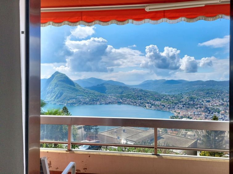 4-persoons appartement met meer- en bergzicht in Aldesago in Aldesago
