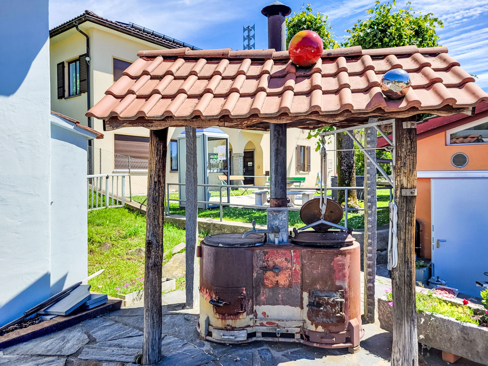 Rustica-Outside