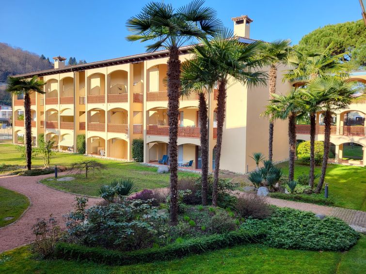 Bergzicht en rust in Caslano: appartement aan het meer in Caslano