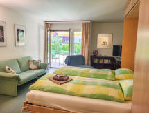 Ferienwohnung Residenza Parcolago Apt 018 mit Garten