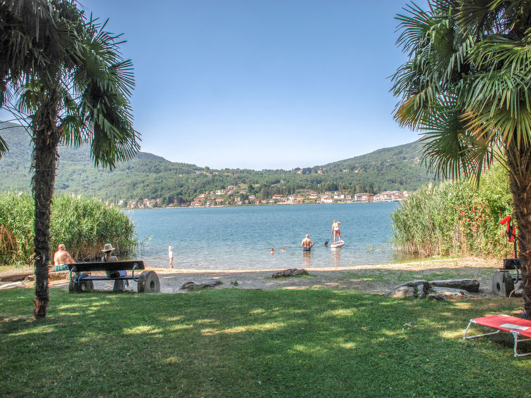 Appartement in Caslano: 1 km van centrum en vlakbij het meer in Caslano