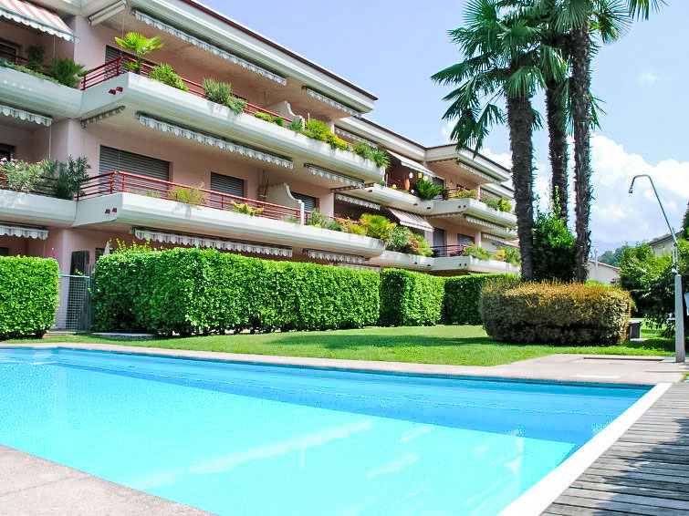 4-persoons appartement in Caslano met verwarmd zwembad in Caslano