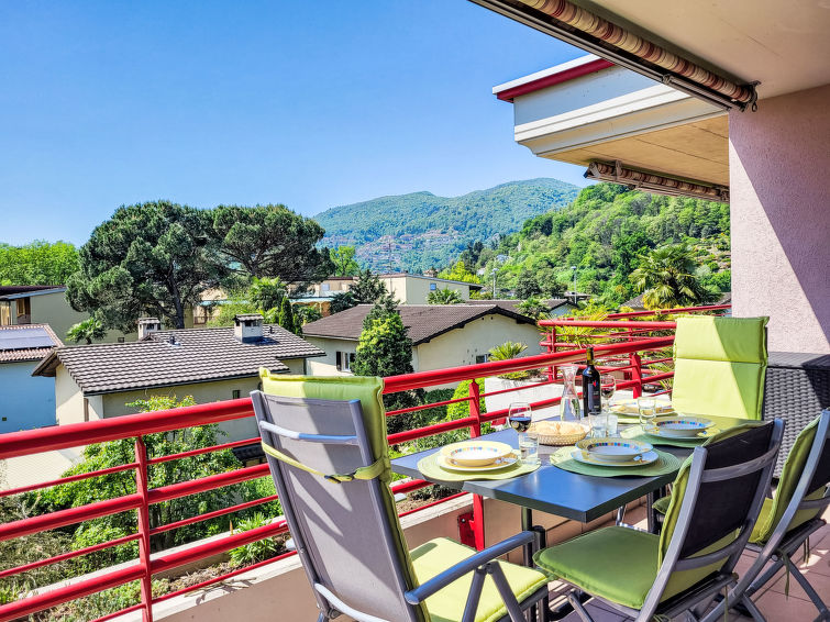 Appartement in Caslano met verwarmd zwembad nabij het meer in Caslano
