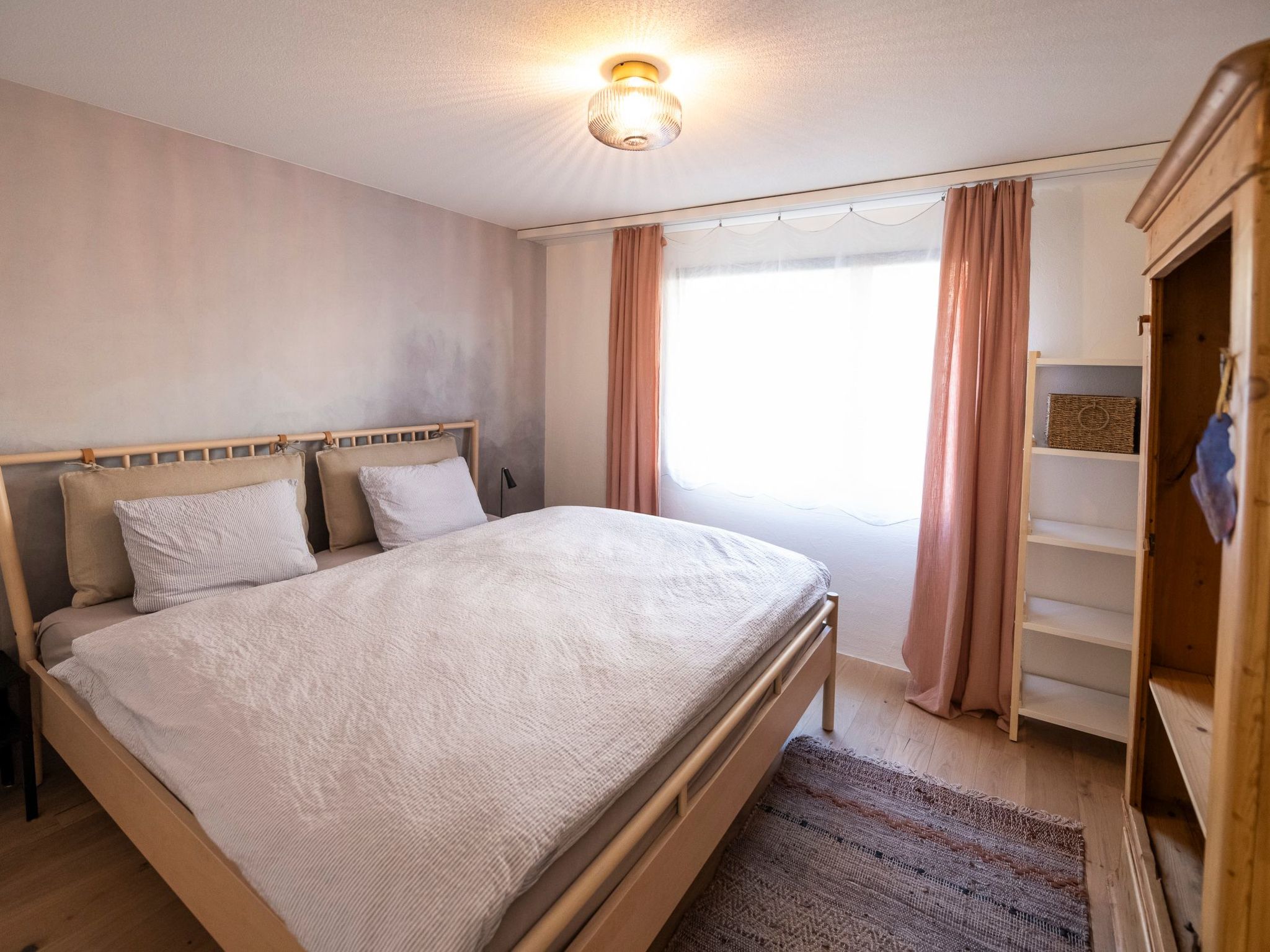 Abitaziun Patgific - Ferienwohnung im Casa Hirundella, (Trin Mulin),