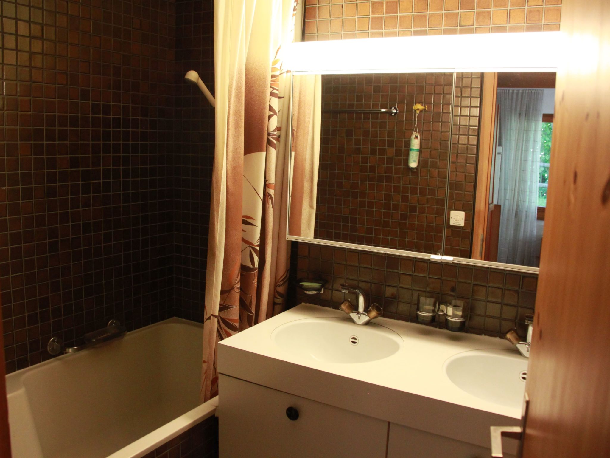 Photo of Casa Cappalutta, (Flims Waldhaus). 2.5 Zimmerwohnung mit direktem Gartenzugang