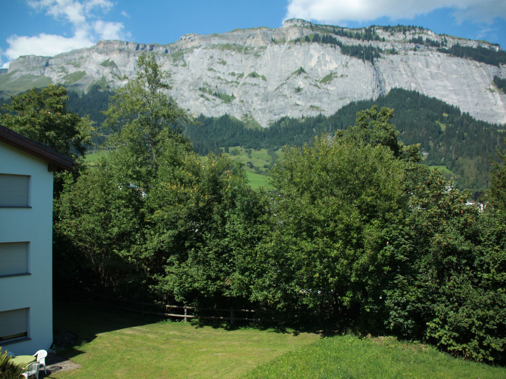 Photo of Casa Cappalutta, (Flims Waldhaus). 2.5 Zimmerwohnung mit direktem Gartenzugang