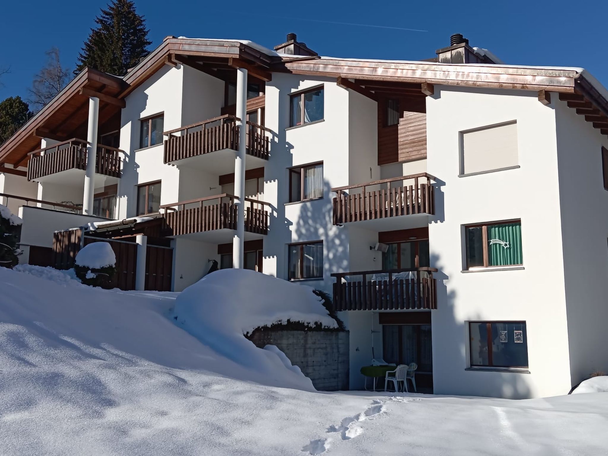 Photo of Casa Cappalutta, (Flims Waldhaus). 2.5 Zimmerwohnung mit direktem Gartenzugang