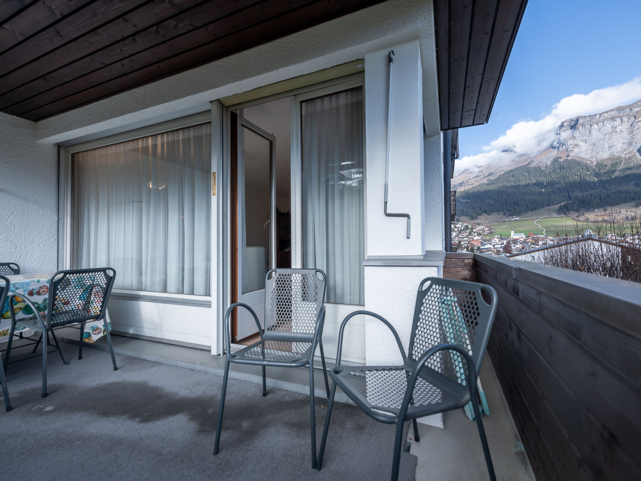 Photo of Putzprinz Gujan Ferienwohnung, Haus Surmir B / 16, (Flims Waldhaus). 2.5-Zimmer