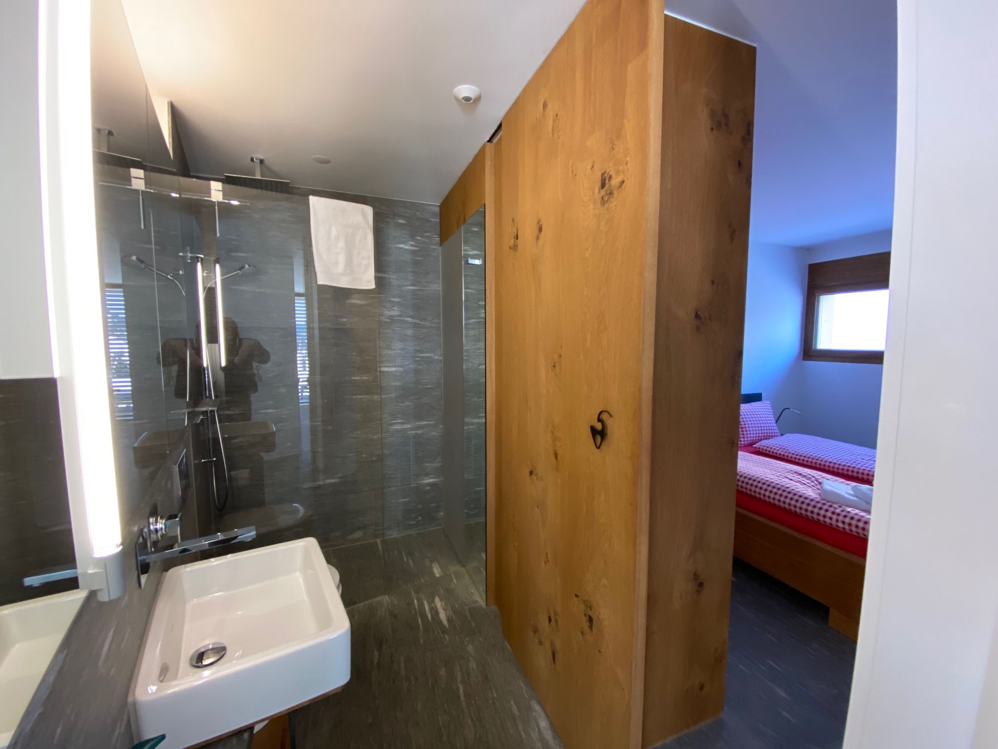 Photo of Casa Admisa, (Flims Dorf). 3.5 Ferienwohnung, 2 Duschen, 2 WC, 85 m2, für max.