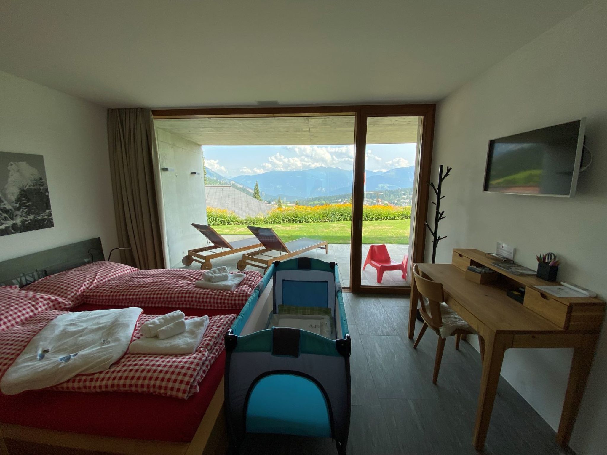 Photo of Casa Admisa, (Flims Dorf). 3.5 Ferienwohnung, 2 Duschen, 2 WC, 85 m2, für max.