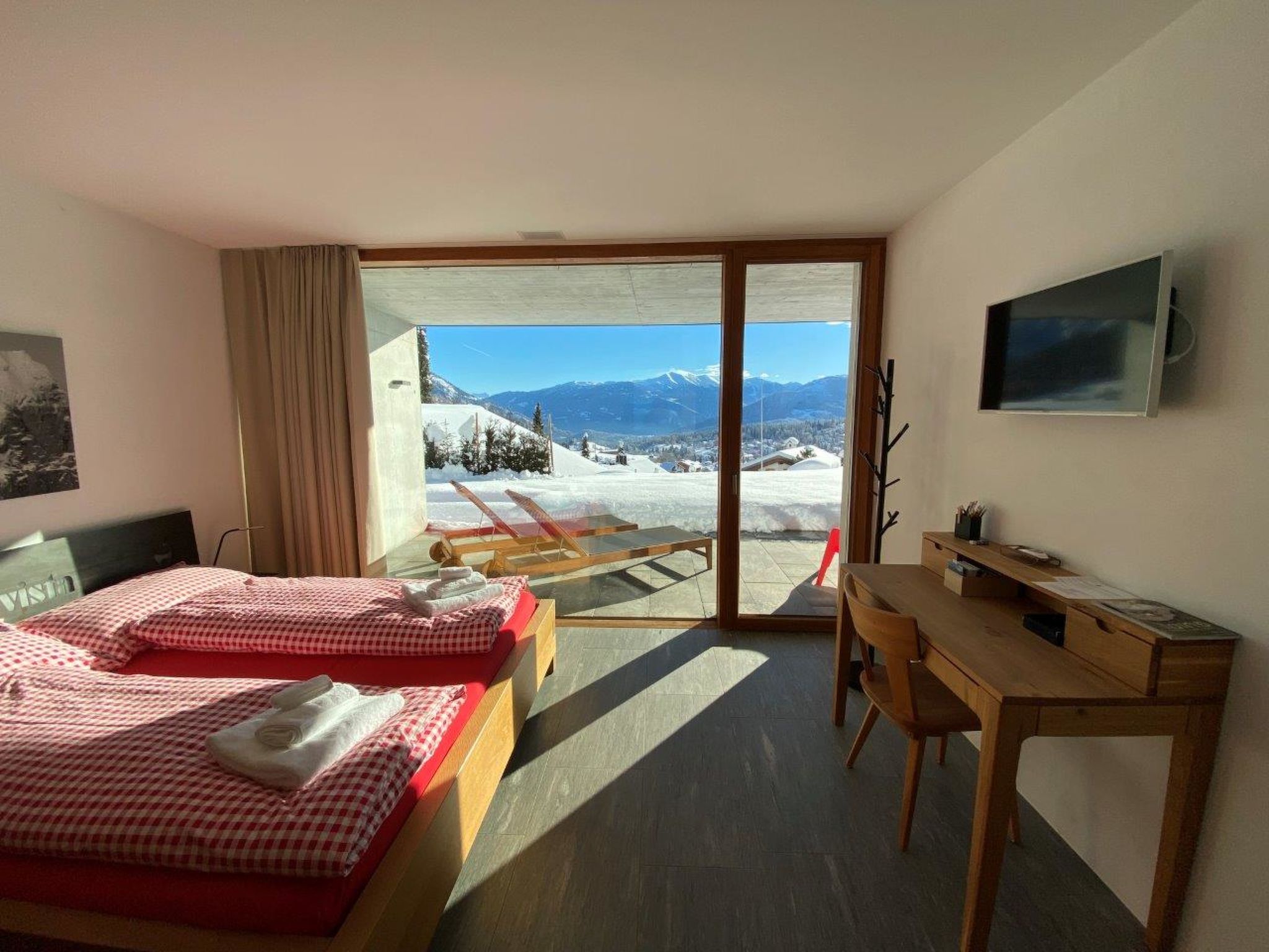 Photo of Casa Admisa, (Flims Dorf). 3.5 Ferienwohnung, 2 Duschen, 2 WC, 85 m2, für max.