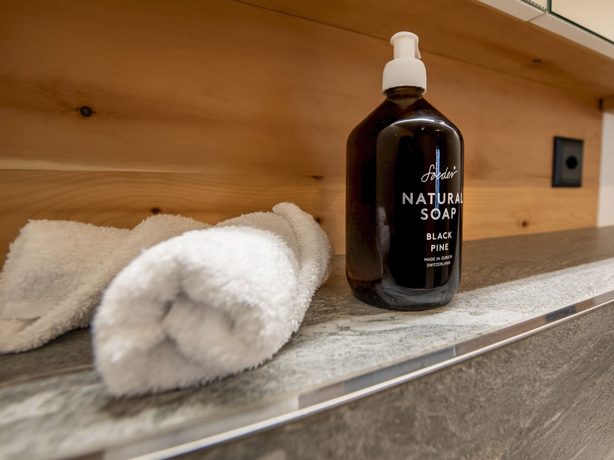 Photo of Flem Mountain Lodge, (Flims Waldhaus). Moderne neue 4.5 Ferienwohnung