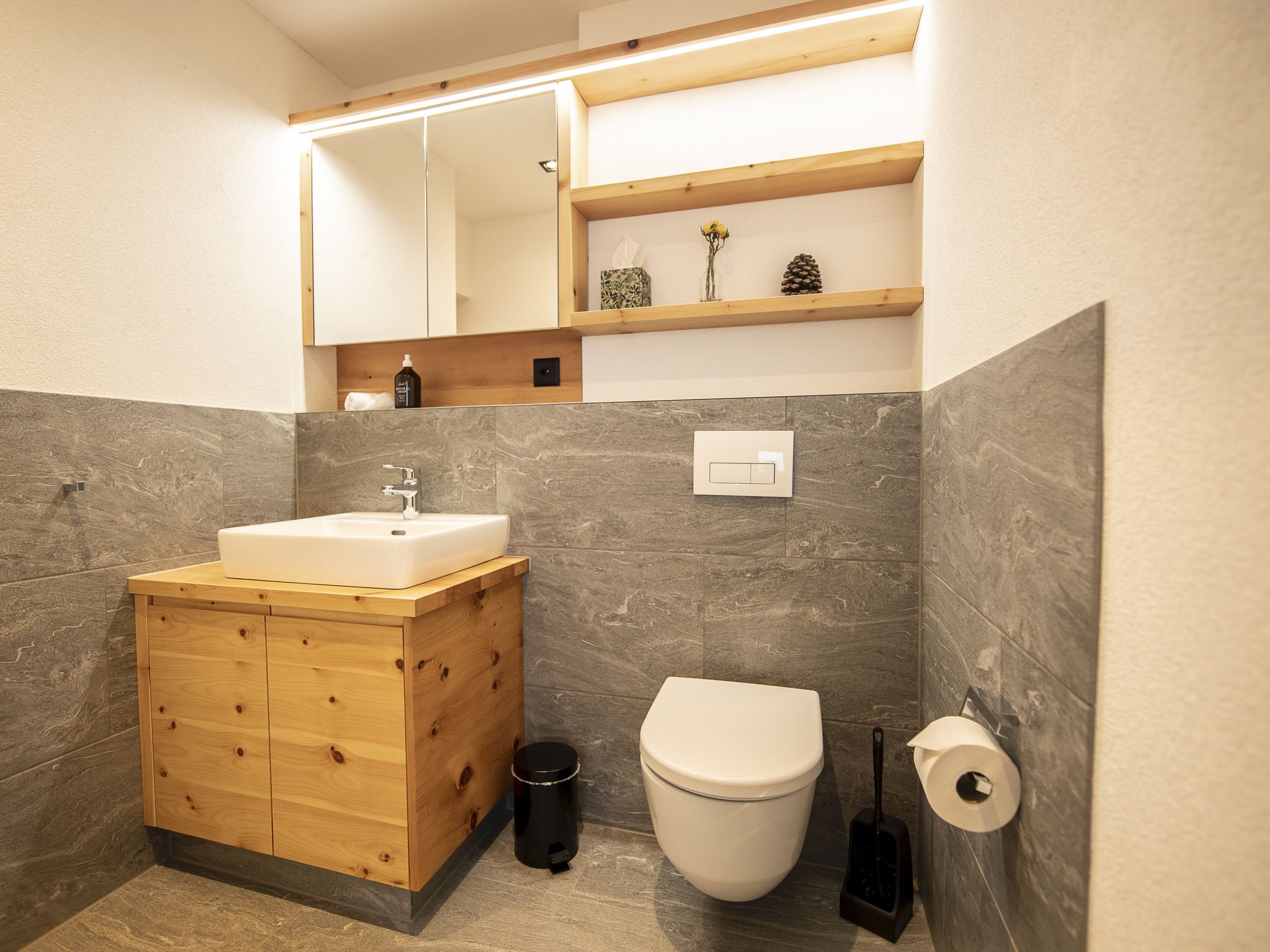 Photo of Flem Mountain Lodge, (Flims Waldhaus). Moderne neue 4.5 Ferienwohnung